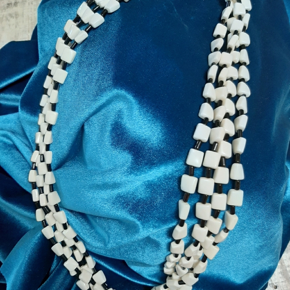 Necklace Beaded Cream and Black
